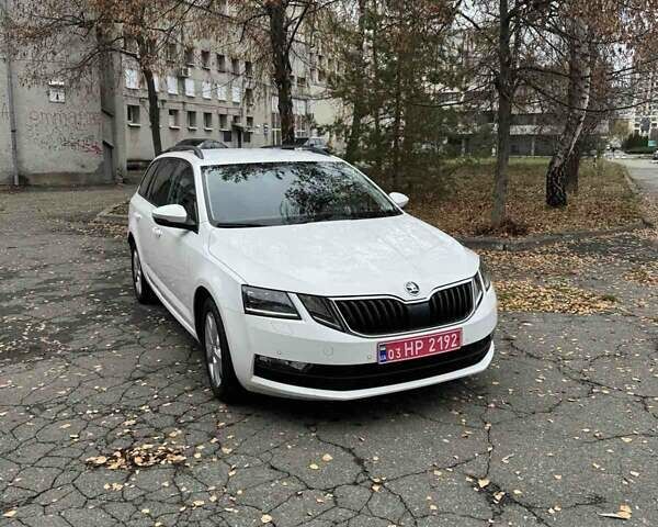 Белый Шкода Октавия, объемом двигателя 2 л и пробегом 193 тыс. км за 18700 $, фото 3 на Automoto.ua