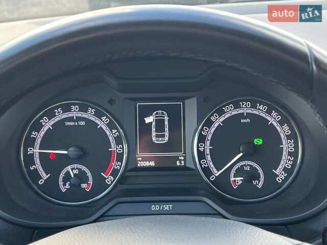 Белый Шкода Октавия, объемом двигателя 2 л и пробегом 200 тыс. км за 17456 $, фото 53 на Automoto.ua