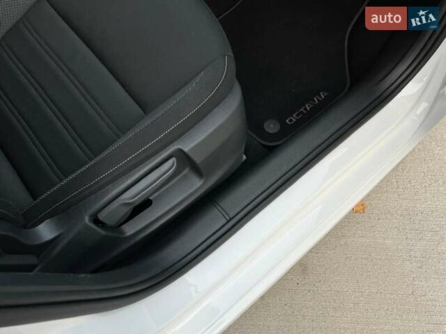 Белый Шкода Октавия, объемом двигателя 2 л и пробегом 193 тыс. км за 18700 $, фото 65 на Automoto.ua