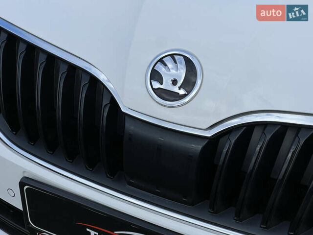 Белый Шкода Октавия, объемом двигателя 2 л и пробегом 200 тыс. км за 17456 $, фото 15 на Automoto.ua