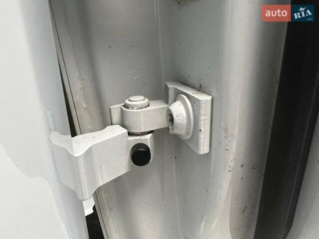 Белый Шкода Октавия, объемом двигателя 2 л и пробегом 193 тыс. км за 18700 $, фото 70 на Automoto.ua