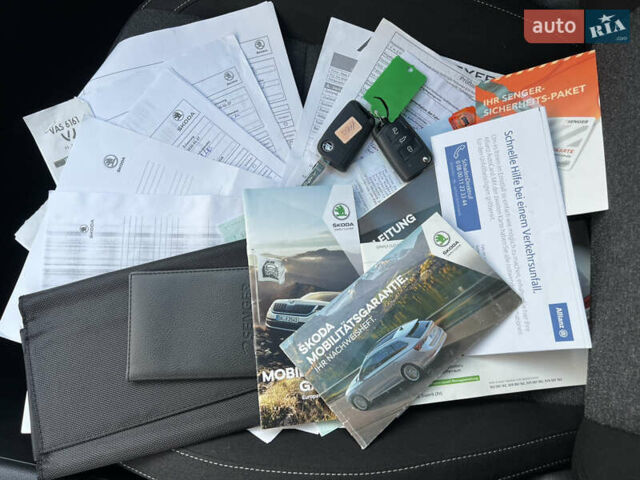 Белый Шкода Октавия, объемом двигателя 2 л и пробегом 200 тыс. км за 17456 $, фото 100 на Automoto.ua