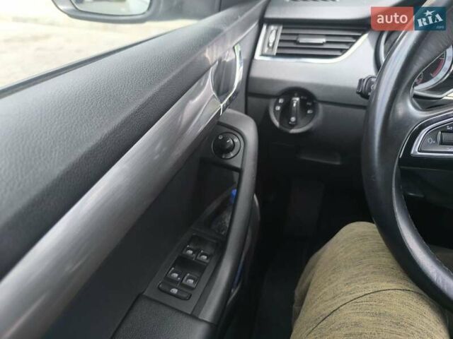 Белый Шкода Октавия, объемом двигателя 1.97 л и пробегом 2 тыс. км за 15350 $, фото 7 на Automoto.ua