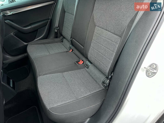 Белый Шкода Октавия, объемом двигателя 2 л и пробегом 200 тыс. км за 17456 $, фото 31 на Automoto.ua