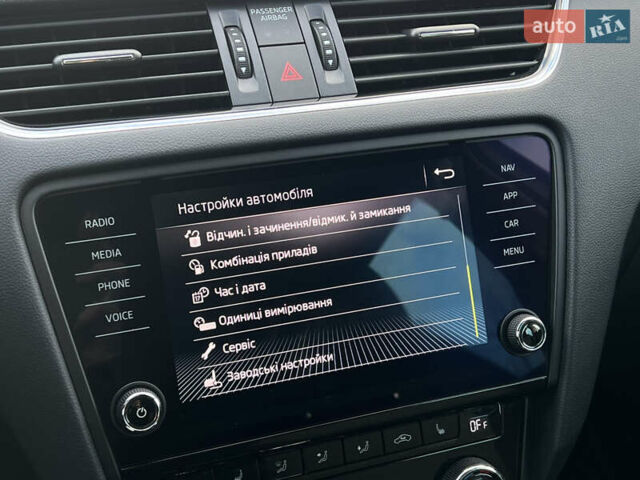 Белый Шкода Октавия, объемом двигателя 2 л и пробегом 200 тыс. км за 17456 $, фото 75 на Automoto.ua