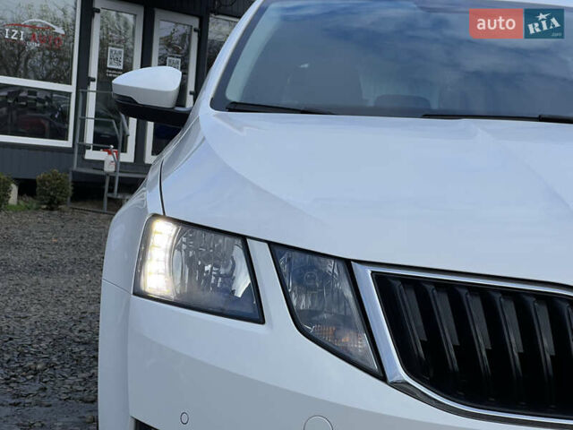 Белый Шкода Октавия, объемом двигателя 2 л и пробегом 200 тыс. км за 17456 $, фото 14 на Automoto.ua