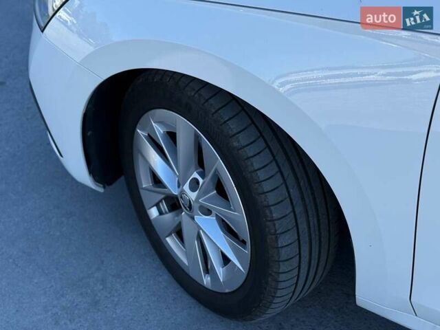 Білий Шкода Октавія, об'ємом двигуна 1.97 л та пробігом 200 тис. км за 19999 $, фото 5 на Automoto.ua