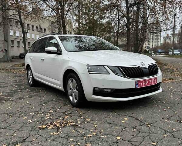 Белый Шкода Октавия, объемом двигателя 2 л и пробегом 193 тыс. км за 18700 $, фото 4 на Automoto.ua