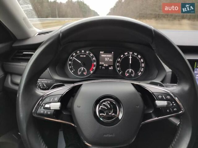 Белый Шкода Октавия, объемом двигателя 2 л и пробегом 310 тыс. км за 17800 $, фото 19 на Automoto.ua