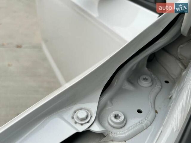 Белый Шкода Октавия, объемом двигателя 2 л и пробегом 193 тыс. км за 18700 $, фото 90 на Automoto.ua