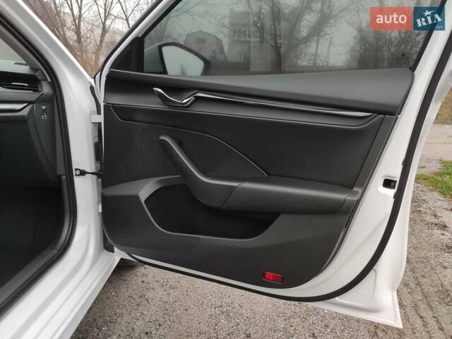Белый Шкода Октавия, объемом двигателя 2 л и пробегом 310 тыс. км за 17800 $, фото 24 на Automoto.ua