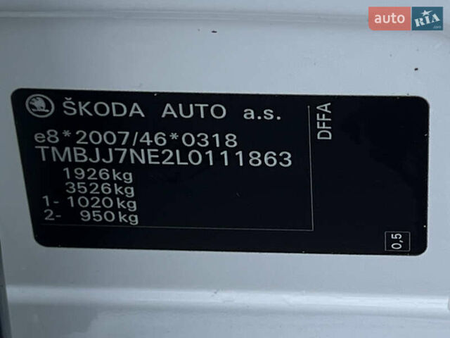 Белый Шкода Октавия, объемом двигателя 2 л и пробегом 200 тыс. км за 17456 $, фото 104 на Automoto.ua