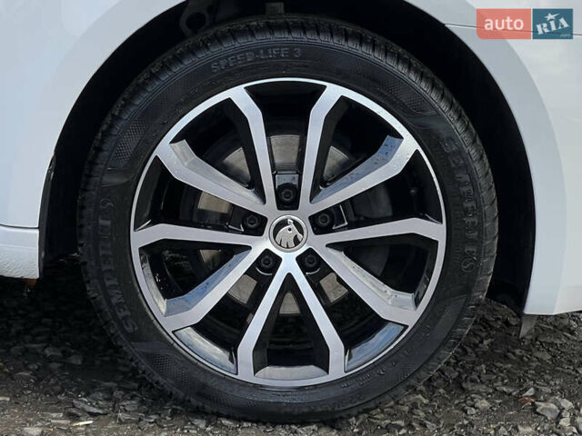 Белый Шкода Октавия, объемом двигателя 2 л и пробегом 200 тыс. км за 17456 $, фото 18 на Automoto.ua