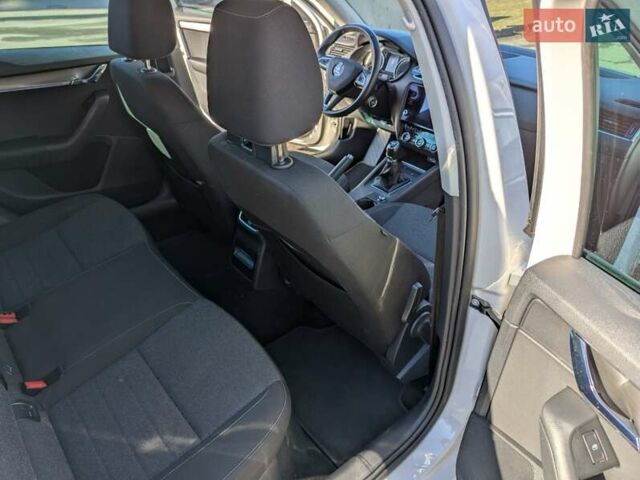 Белый Шкода Октавия, объемом двигателя 1.97 л и пробегом 219 тыс. км за 15300 $, фото 15 на Automoto.ua