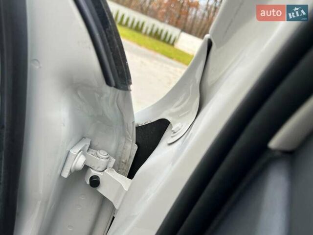 Белый Шкода Октавия, объемом двигателя 2 л и пробегом 193 тыс. км за 18700 $, фото 83 на Automoto.ua