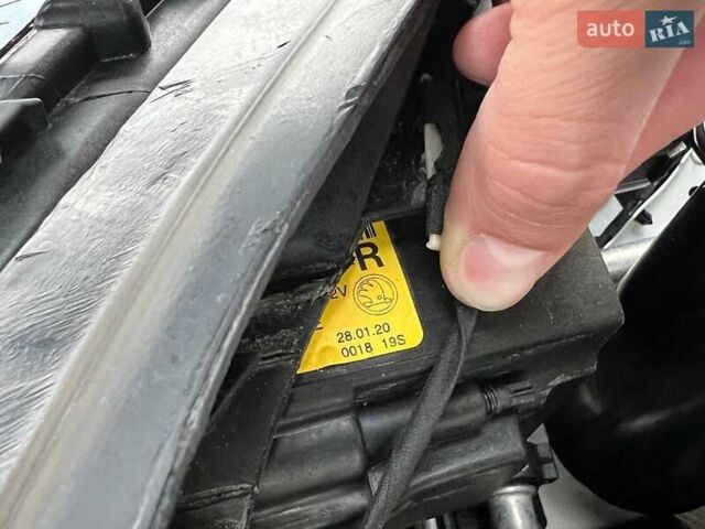 Белый Шкода Октавия, объемом двигателя 2 л и пробегом 193 тыс. км за 17999 $, фото 95 на Automoto.ua