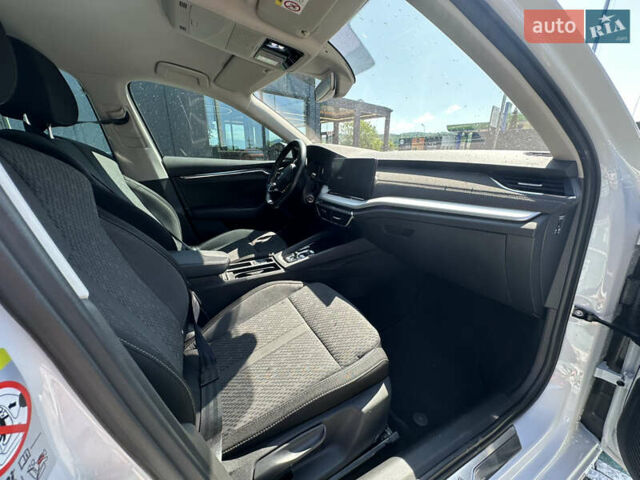Белый Шкода Октавия, объемом двигателя 2 л и пробегом 235 тыс. км за 18300 $, фото 12 на Automoto.ua