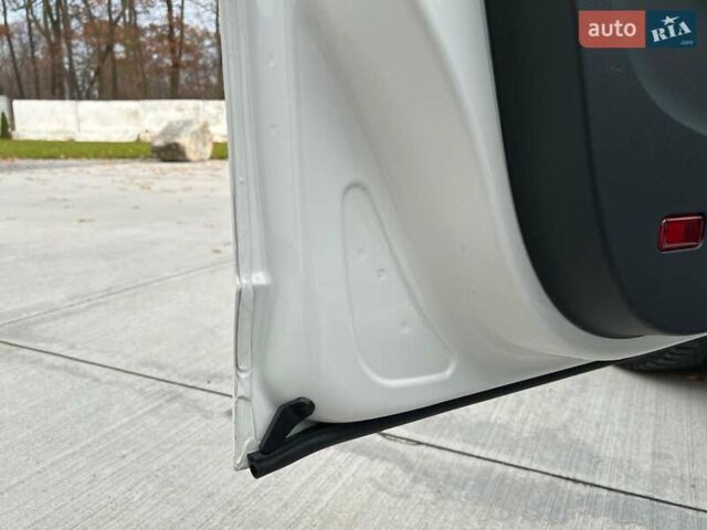 Белый Шкода Октавия, объемом двигателя 2 л и пробегом 193 тыс. км за 18700 $, фото 81 на Automoto.ua
