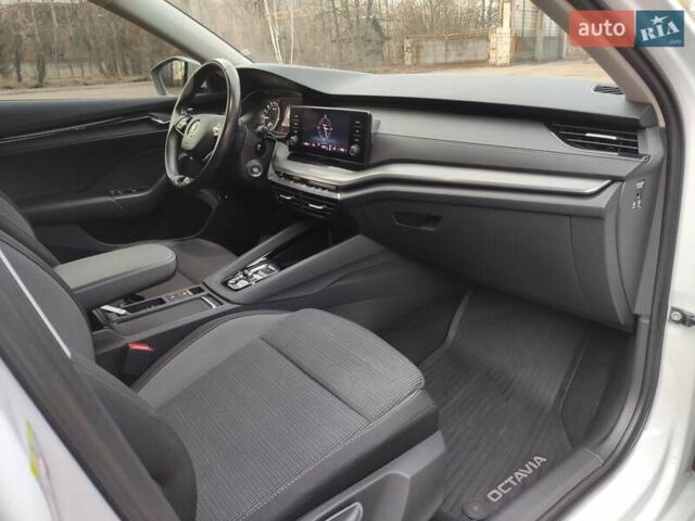 Белый Шкода Октавия, объемом двигателя 2 л и пробегом 310 тыс. км за 17800 $, фото 16 на Automoto.ua