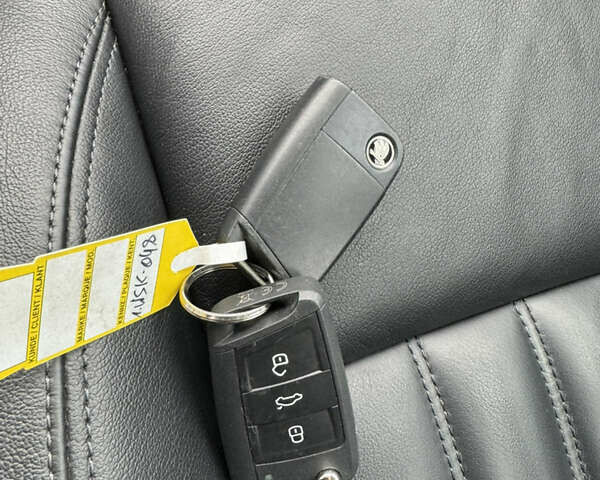 Белый Шкода Октавия, объемом двигателя 0 л и пробегом 235 тыс. км за 15999 $, фото 17 на Automoto.ua