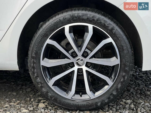 Белый Шкода Октавия, объемом двигателя 2 л и пробегом 200 тыс. км за 17456 $, фото 20 на Automoto.ua