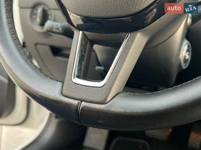 Белый Шкода Октавия, объемом двигателя 2 л и пробегом 193 тыс. км за 17999 $, фото 54 на Automoto.ua