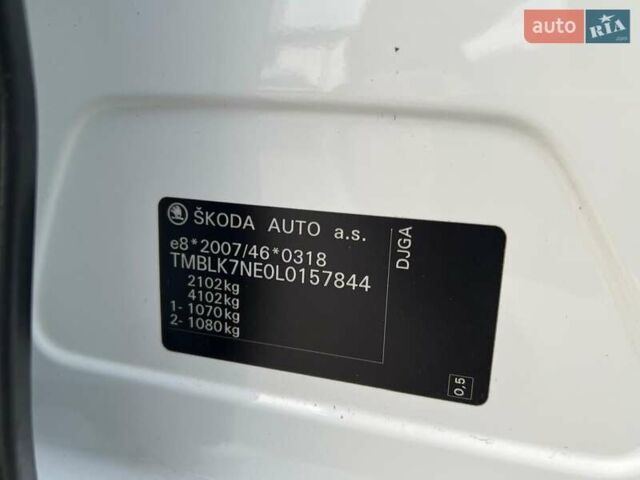 Белый Шкода Октавия, объемом двигателя 2 л и пробегом 193 тыс. км за 17999 $, фото 71 на Automoto.ua