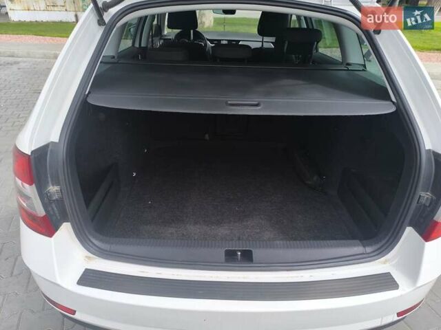 Белый Шкода Октавия, объемом двигателя 1.97 л и пробегом 151 тыс. км за 15555 $, фото 1 на Automoto.ua