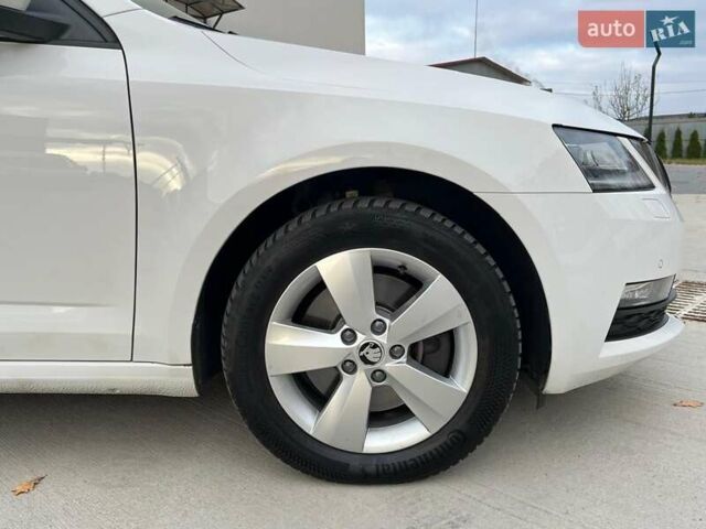 Белый Шкода Октавия, объемом двигателя 2 л и пробегом 193 тыс. км за 17999 $, фото 26 на Automoto.ua