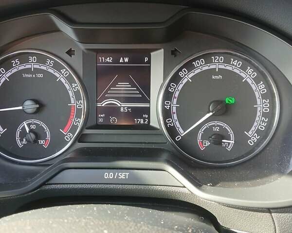 Белый Шкода Октавия, объемом двигателя 2 л и пробегом 189 тыс. км за 18500 $, фото 13 на Automoto.ua