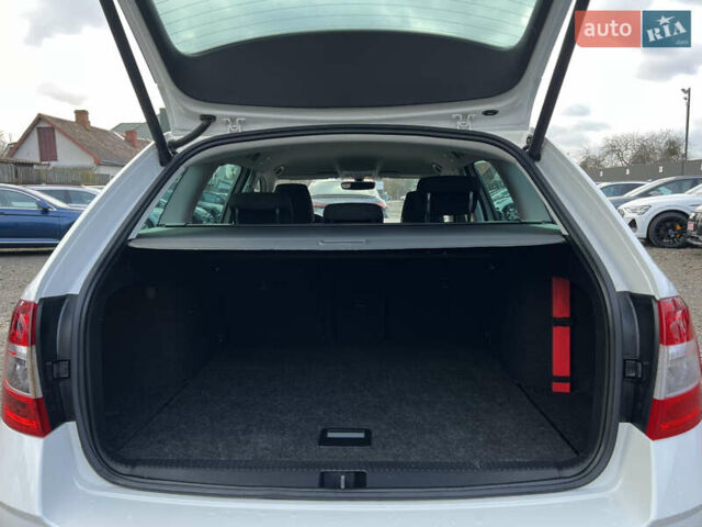 Белый Шкода Октавия, объемом двигателя 2 л и пробегом 200 тыс. км за 17456 $, фото 35 на Automoto.ua