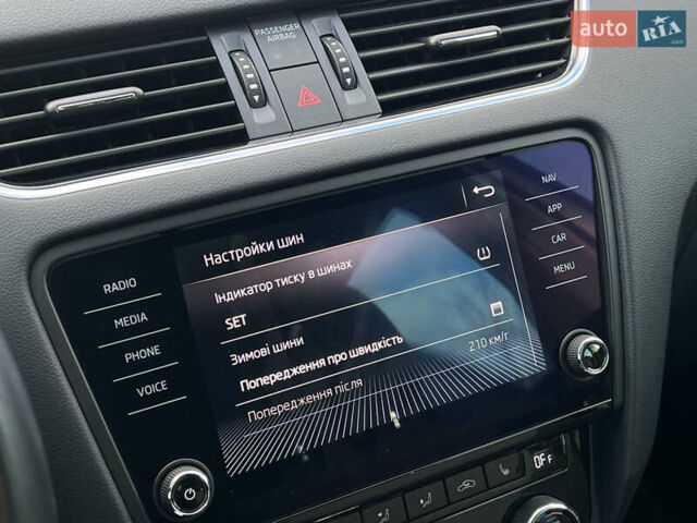 Белый Шкода Октавия, объемом двигателя 2 л и пробегом 200 тыс. км за 17456 $, фото 81 на Automoto.ua