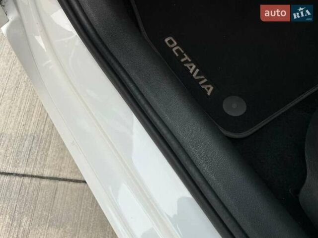 Белый Шкода Октавия, объемом двигателя 2 л и пробегом 193 тыс. км за 17999 $, фото 82 на Automoto.ua