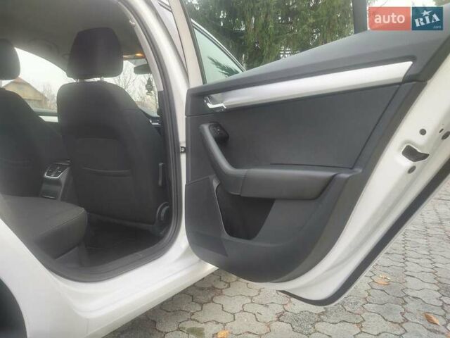 Белый Шкода Октавия, объемом двигателя 1.98 л и пробегом 211 тыс. км за 16500 $, фото 11 на Automoto.ua