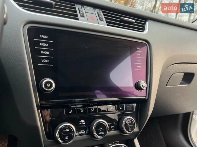 Белый Шкода Октавия, объемом двигателя 2 л и пробегом 193 тыс. км за 18700 $, фото 110 на Automoto.ua