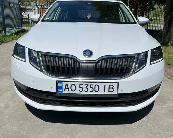 Білий Шкода Октавія, об'ємом двигуна 1.6 л та пробігом 193 тис. км за 20000 $, фото 8 на Automoto.ua