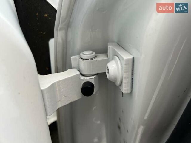 Белый Шкода Октавия, объемом двигателя 2 л и пробегом 193 тыс. км за 18700 $, фото 68 на Automoto.ua