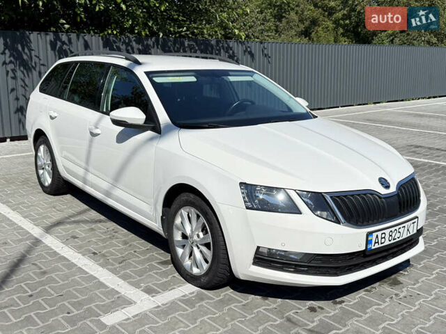 Білий Шкода Октавія, об'ємом двигуна 2 л та пробігом 286 тис. км за 15300 $, фото 1 на Automoto.ua