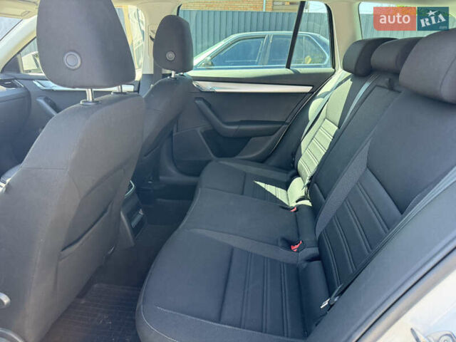 Білий Шкода Октавія, об'ємом двигуна 2 л та пробігом 286 тис. км за 15300 $, фото 9 на Automoto.ua