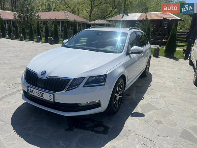 Білий Шкода Октавія, об'ємом двигуна 1.6 л та пробігом 193 тис. км за 20000 $, фото 6 на Automoto.ua