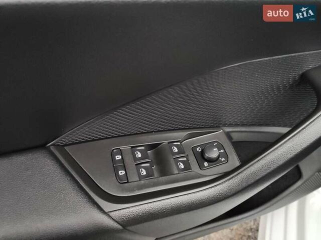 Белый Шкода Октавия, объемом двигателя 2 л и пробегом 310 тыс. км за 17800 $, фото 16 на Automoto.ua