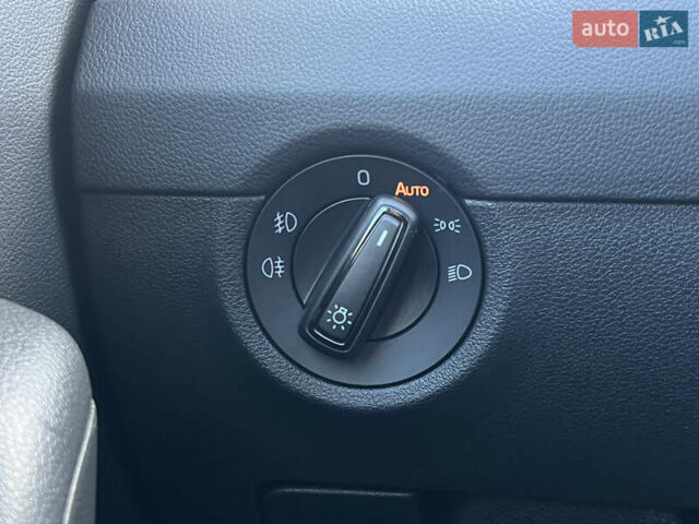 Белый Шкода Октавия, объемом двигателя 2 л и пробегом 200 тыс. км за 17456 $, фото 60 на Automoto.ua