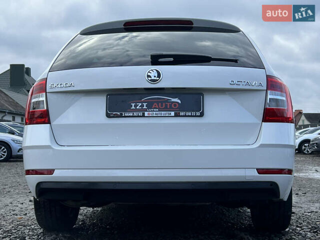 Белый Шкода Октавия, объемом двигателя 2 л и пробегом 200 тыс. км за 17456 $, фото 6 на Automoto.ua