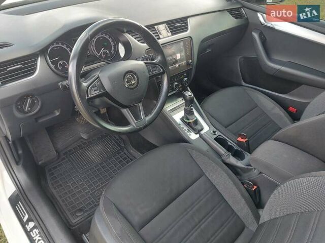 Шкода Октавия 2020 в Тернополе на Automoto.ua Белый Шкода Октавия, объемом двигателя 1.97 л и пробегом 187 тыс. км за 15200 $, фото 23 на Automoto.ua