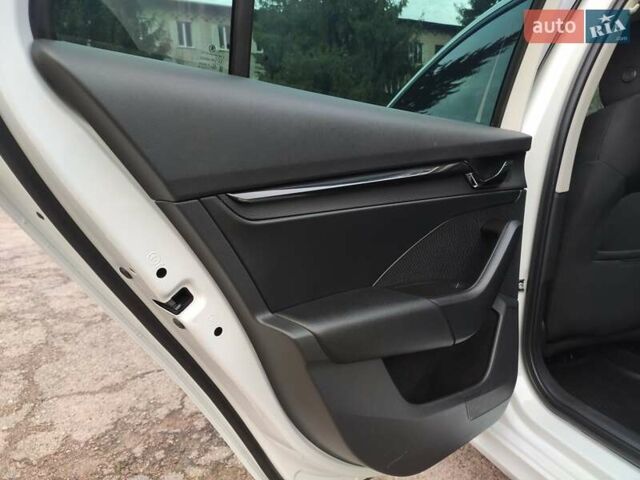 Белый Шкода Октавия, объемом двигателя 2 л и пробегом 310 тыс. км за 17800 $, фото 44 на Automoto.ua