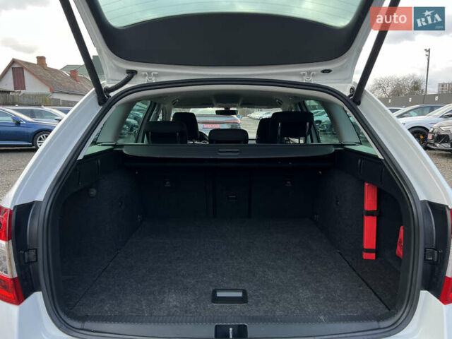 Белый Шкода Октавия, объемом двигателя 2 л и пробегом 200 тыс. км за 17456 $, фото 36 на Automoto.ua