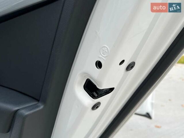 Белый Шкода Октавия, объемом двигателя 2 л и пробегом 193 тыс. км за 18700 $, фото 74 на Automoto.ua