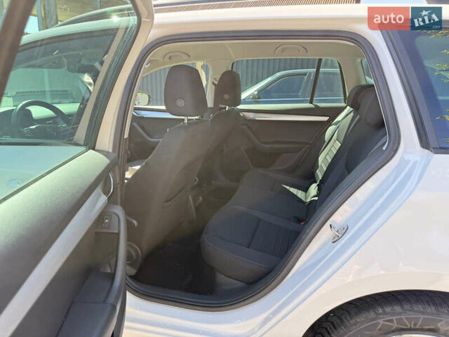 Білий Шкода Октавія, об'ємом двигуна 2 л та пробігом 286 тис. км за 15300 $, фото 8 на Automoto.ua