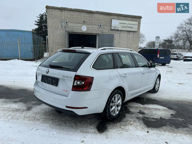 Белый Шкода Октавия, объемом двигателя 0 л и пробегом 235 тыс. км за 15999 $, фото 2 на Automoto.ua