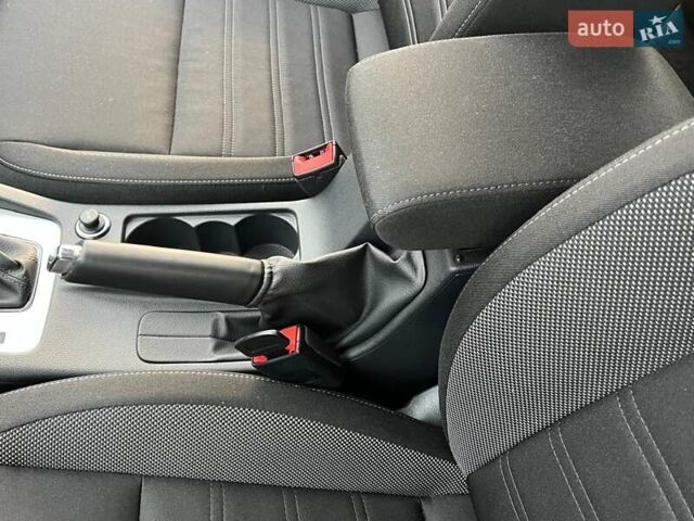 Белый Шкода Октавия, объемом двигателя 2 л и пробегом 193 тыс. км за 17999 $, фото 52 на Automoto.ua